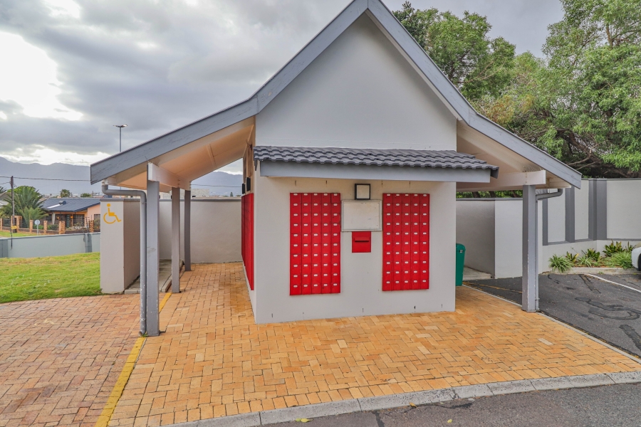 To Let 3 Bedroom Property for Rent in Greenways Golf Estate Western Cape